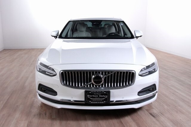 2023 Volvo S90 Plus photo 2