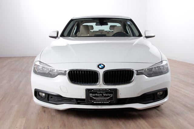 Used 2016 BMW 3 Series 320i with VIN WBA8E5G55GNT40600 for sale in Golden Valley, Minnesota