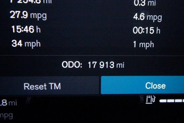 2025 Volvo XC40 Plus photo 2
