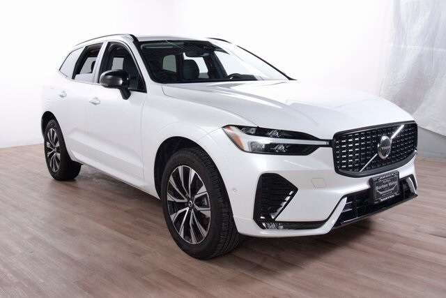 2025 Volvo XC60 B5 Plus photo 3