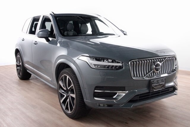 2023 Volvo XC90 B5 Plus photo 2