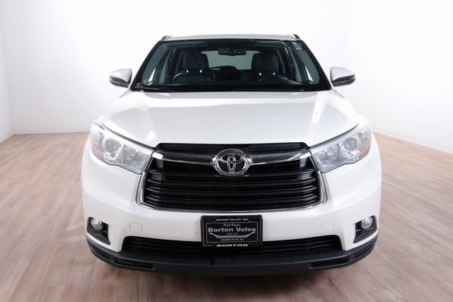 Used 2016 Toyota Highlander XLE with VIN 5TDJKRFH0GS249423 for sale in Golden Valley, Minnesota