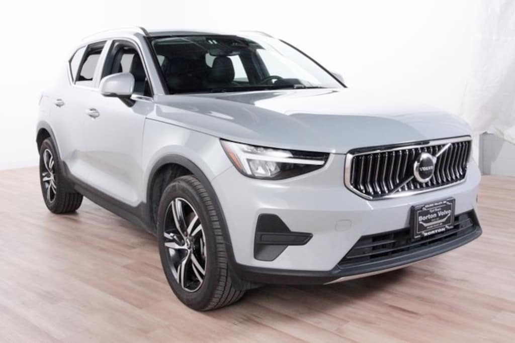 Certified 2025 Volvo XC40 B5 Core SUV