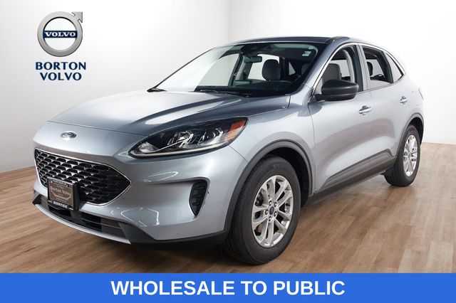 Used 2022 Ford Escape SE with VIN 1FMCU0G69NUB87827 for sale in Golden Valley, Minnesota