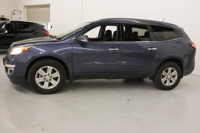 Used 2014 Chevrolet Traverse 1LT with VIN 1GNKVGKD5EJ107153 for sale in Golden Valley, Minnesota