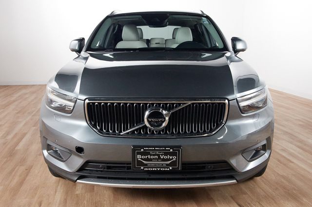 Used 2019 Volvo XC40 Momentum with VIN YV4162UK1K2139424 for sale in Golden Valley, Minnesota