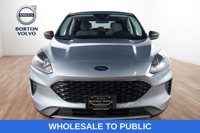 Used 2022 Ford Escape SE with VIN 1FMCU0G69NUB87827 for sale in Golden Valley, Minnesota