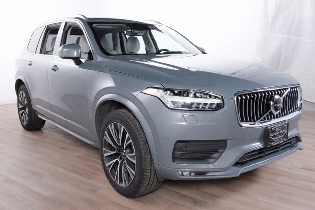 2022 Volvo XC90 T6 Momentum photo 3