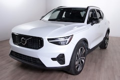 2025 Volvo XC40 B5 Plus Dark Theme SUV 9523