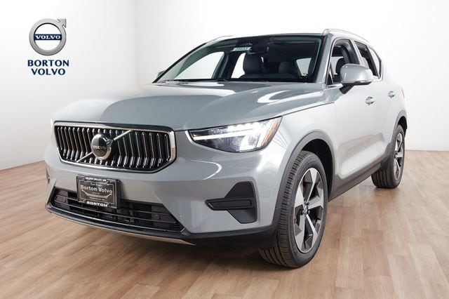 2025 Volvo XC40 B5 Core SUV 25433