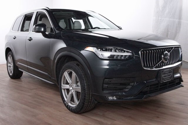 2022 Volvo XC90 T6 Momentum photo 2