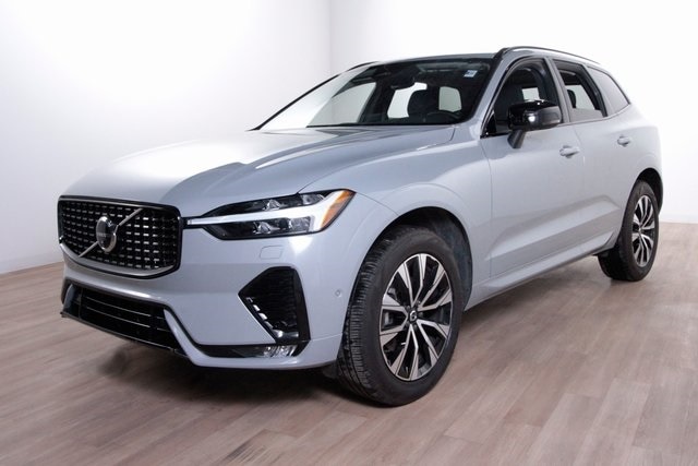 2025 Volvo XC60 Plus's photo