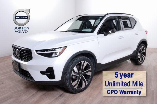 2025 Volvo XC40 Plus's photo