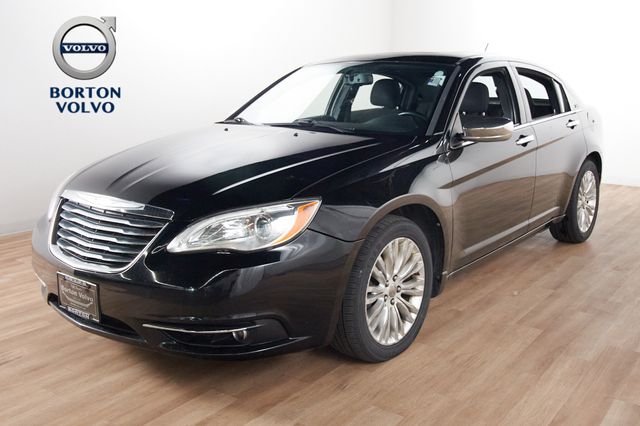 2011 Chrysler 200 Limited's photo