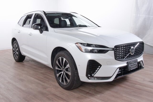 2025 Volvo XC60 B5 Plus photo 4