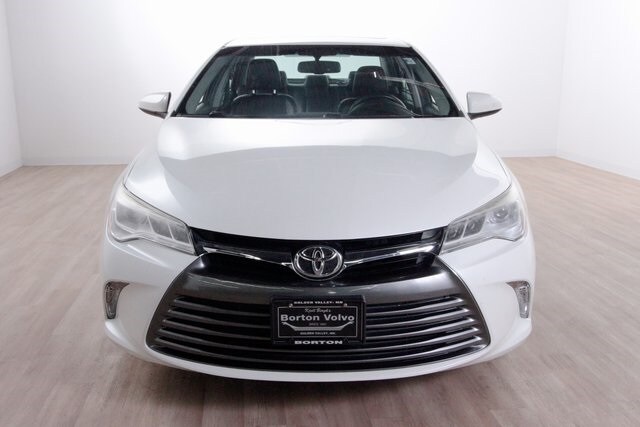 2017 Toyota Camry XLE photo 2