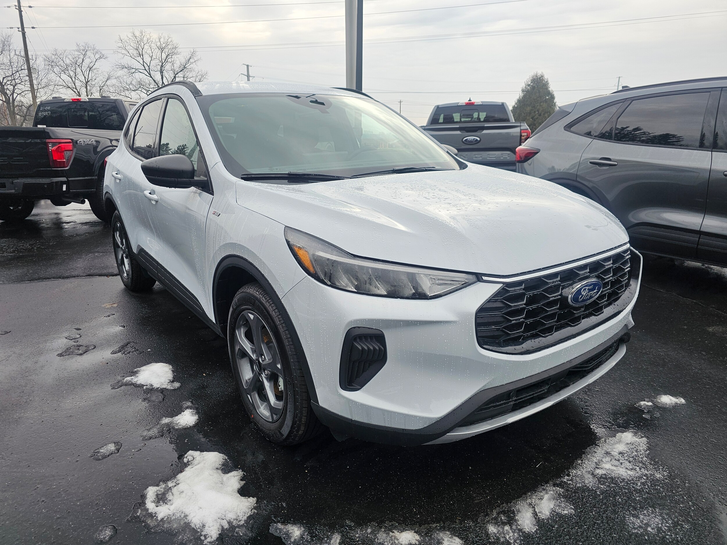 2025 Ford Escape ST-Line photo 4