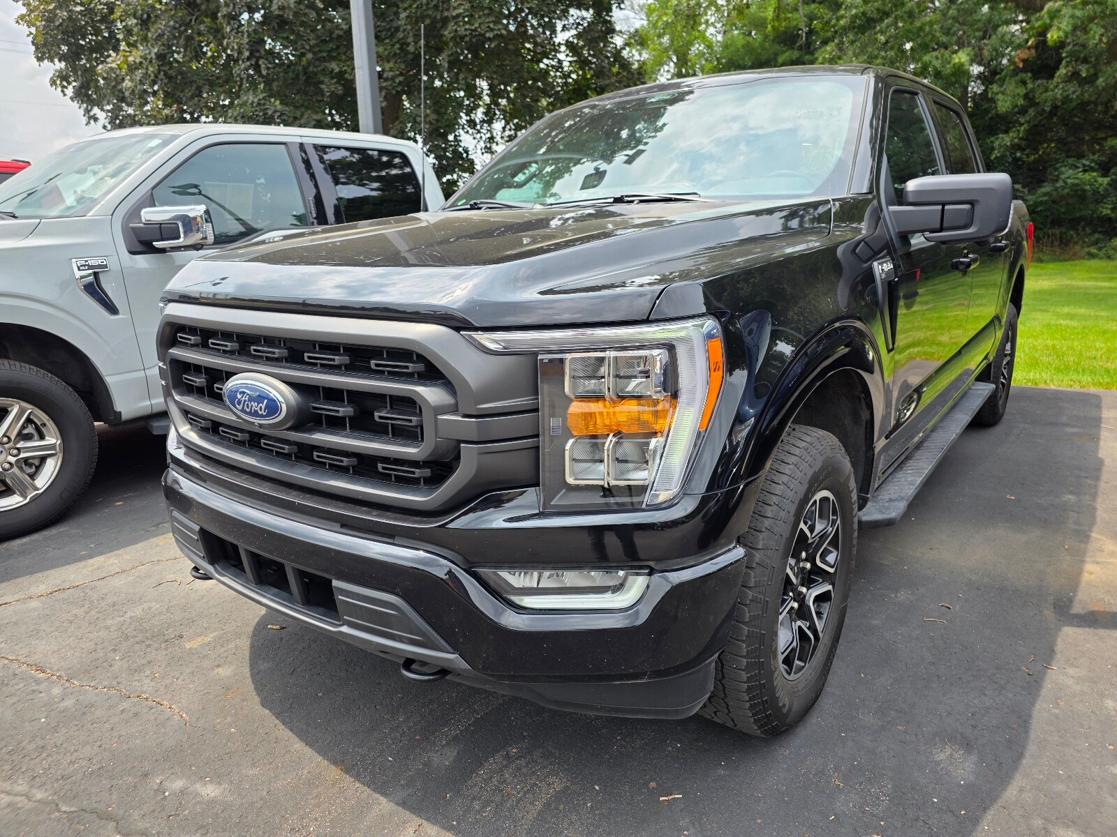 2022 Ford F-150 XLT photo 2