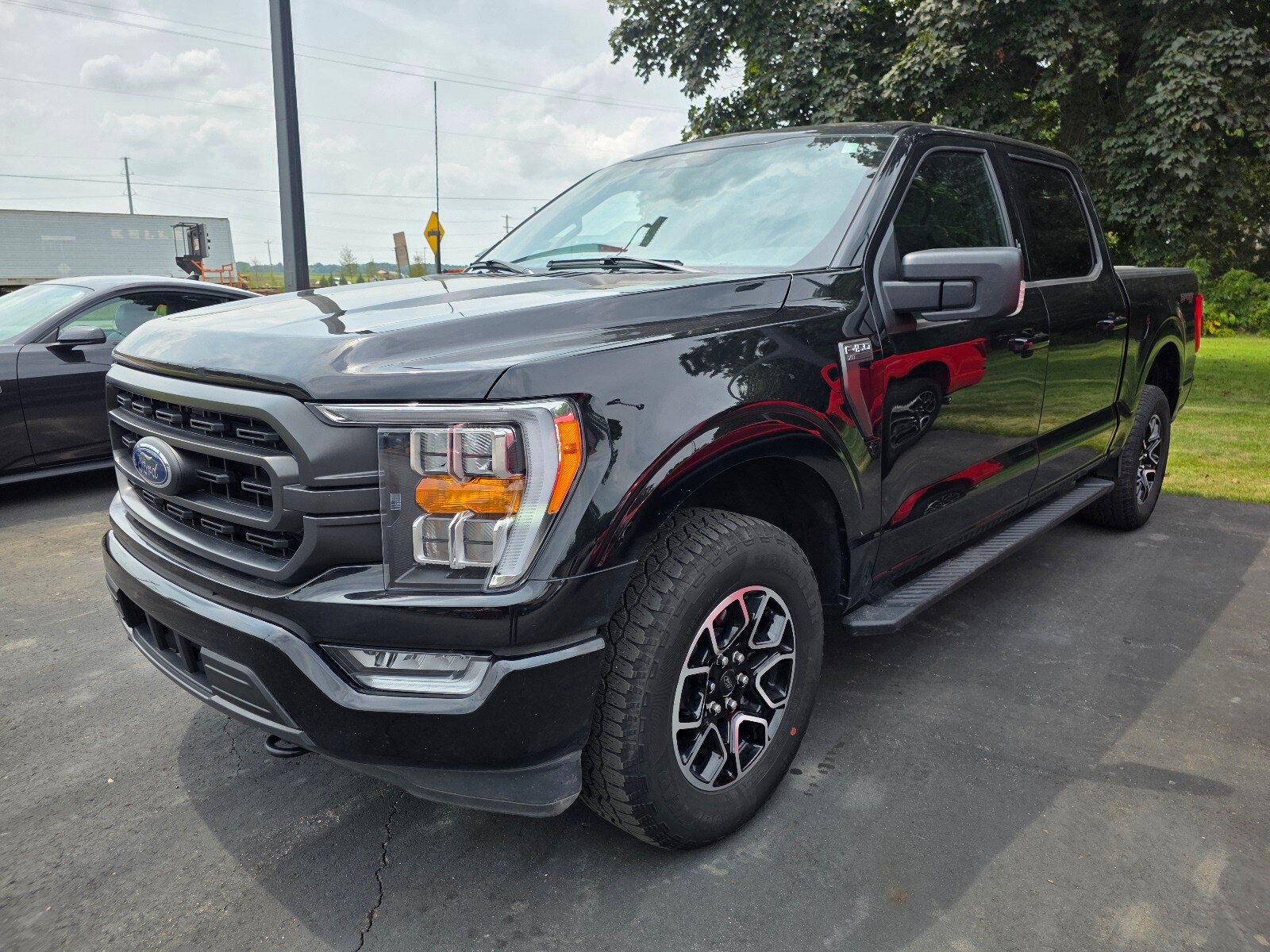 2023 Ford F-150 XLT photo 2