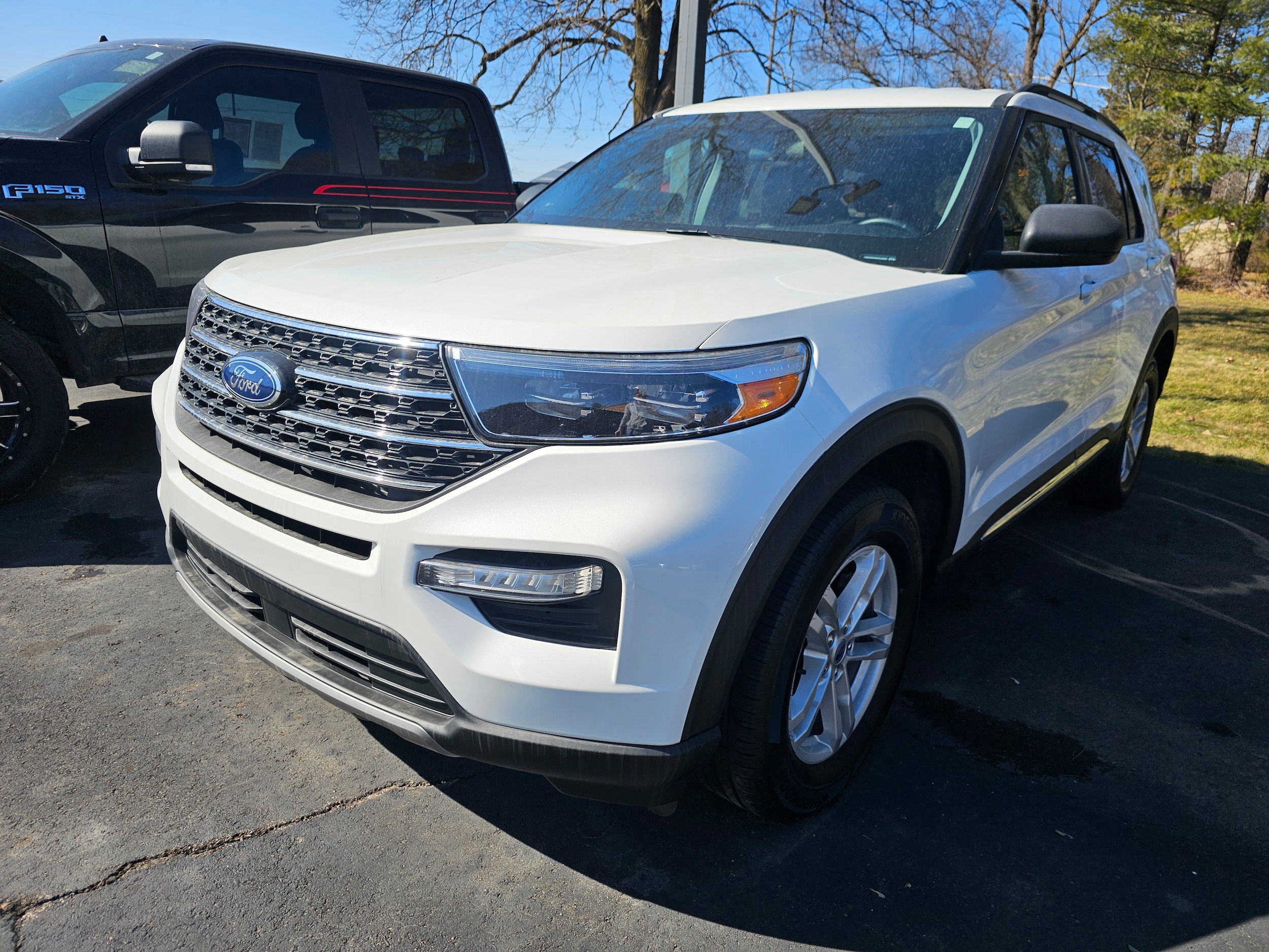 Used 2022 Ford Explorer XLT with VIN 1FMSK8DH9NGC40059 for sale in Marshall, MI