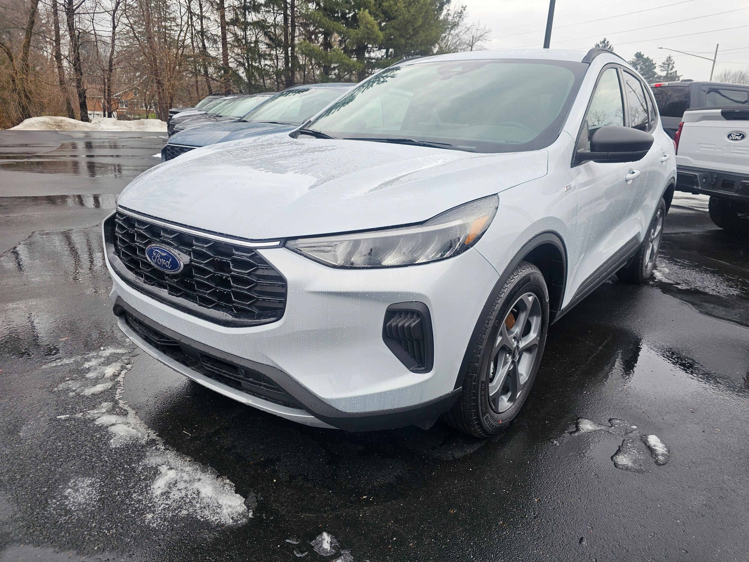 2025 Ford Escape ST-Line photo 2