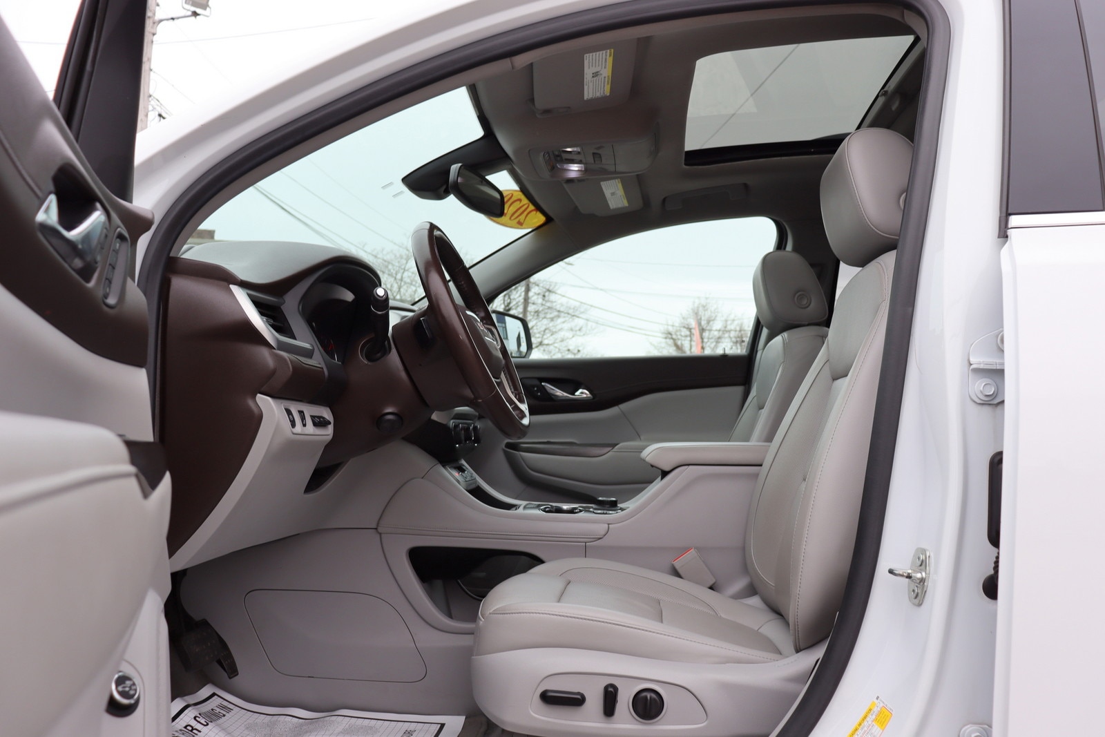 2020 GMC Acadia SLT - Photo 11