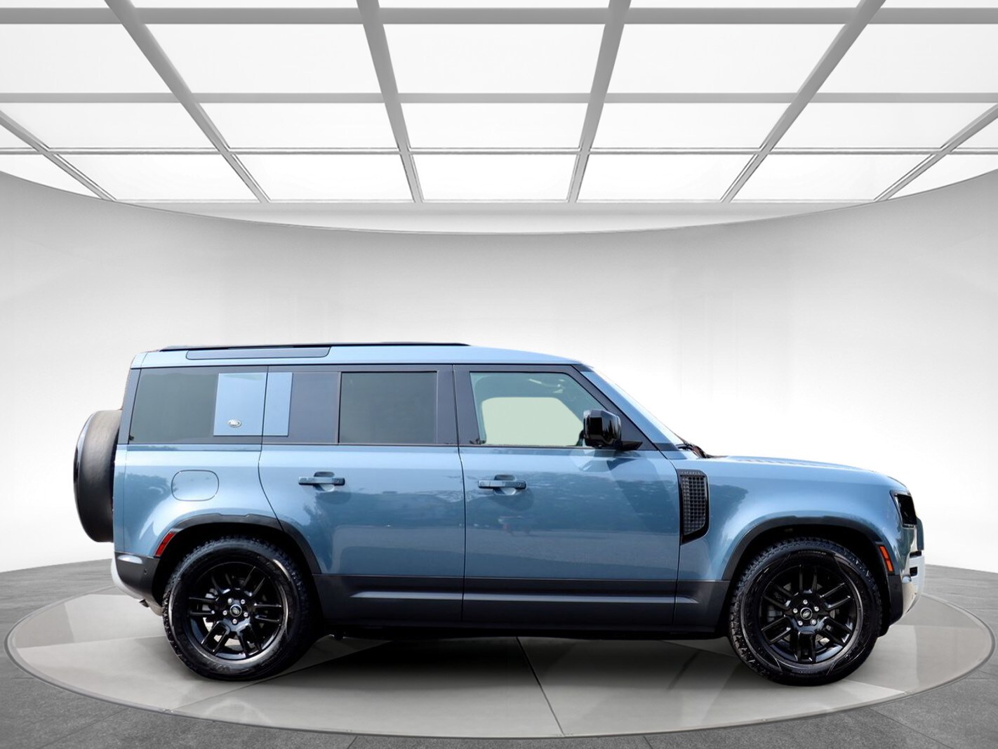 2023 Land Rover Defender 110 Standard photo 2