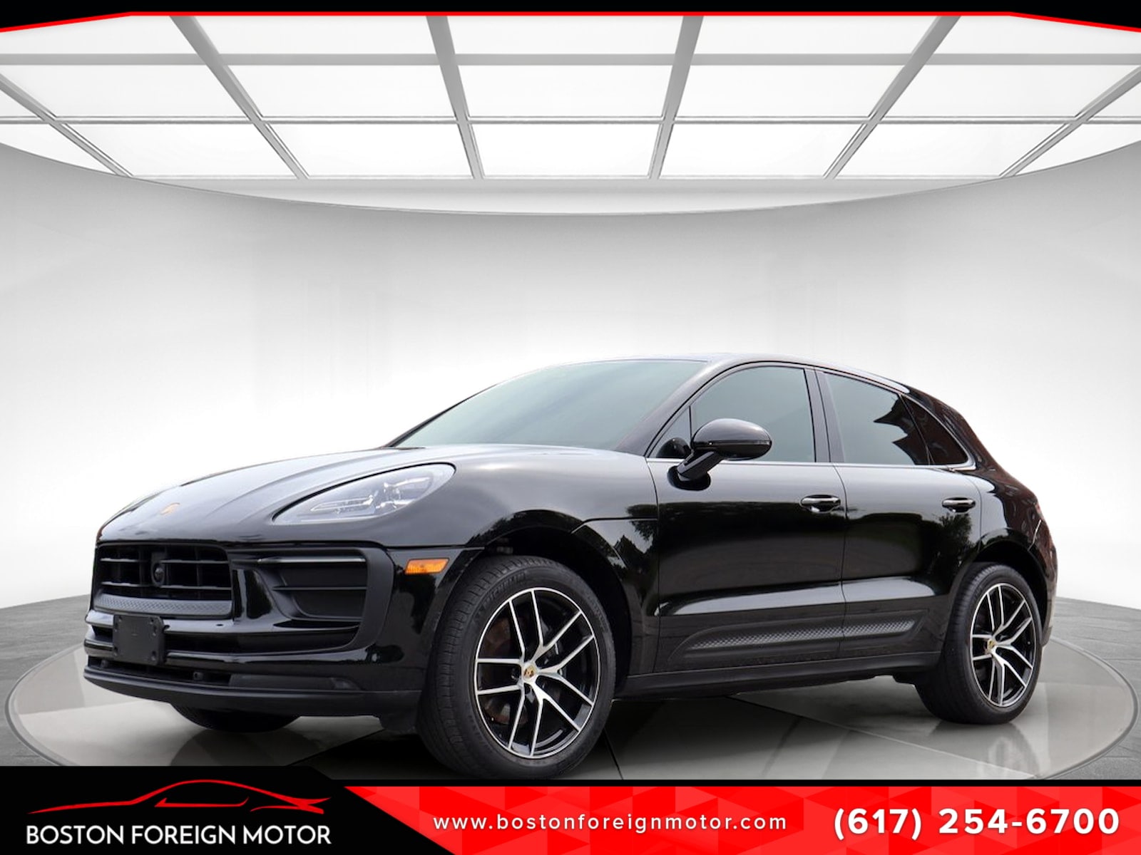 2023 Porsche Macan -'s photo