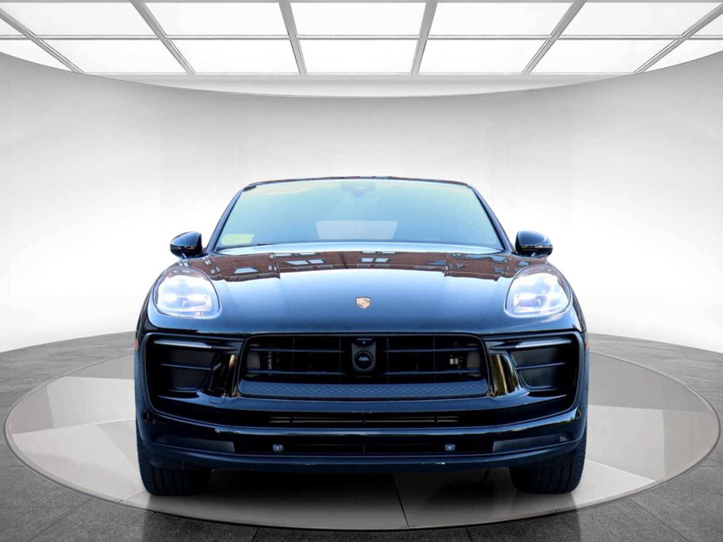 2023 Porsche Macan T photo 2