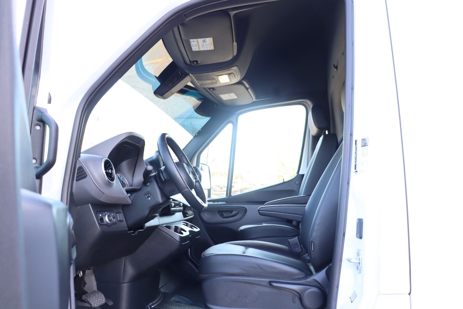 2024 Mercedes-Benz eSprinter Cargo Van Base - Photo 11
