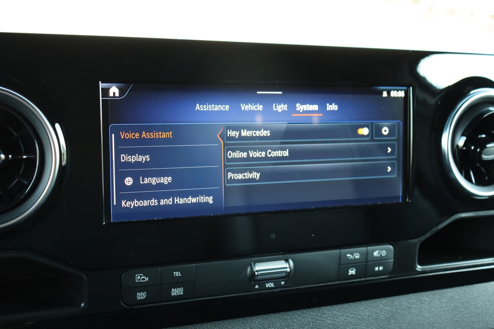 2024 Mercedes-Benz eSprinter Cargo Van Base - Photo 38