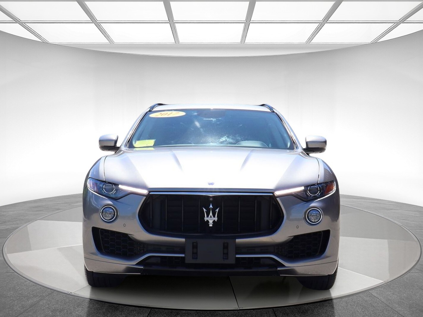 2017 Maserati Levante Base photo 2