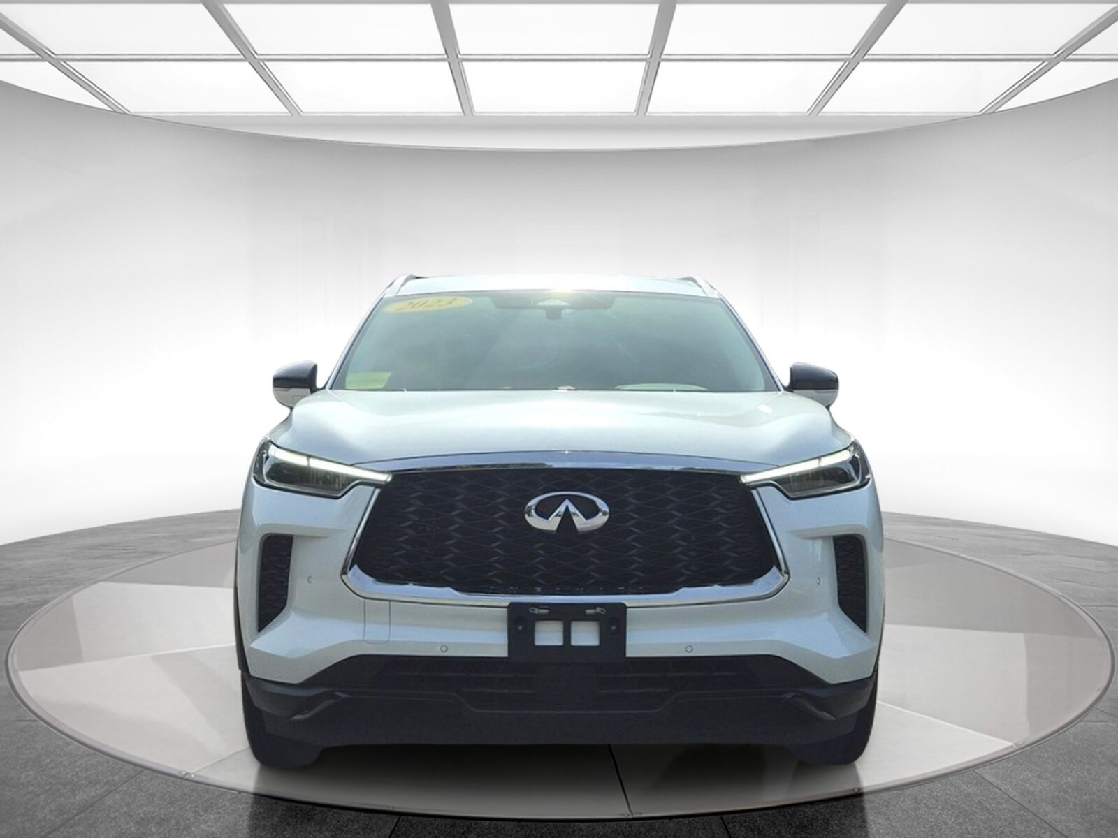2023 Infiniti QX60 Luxe photo 2
