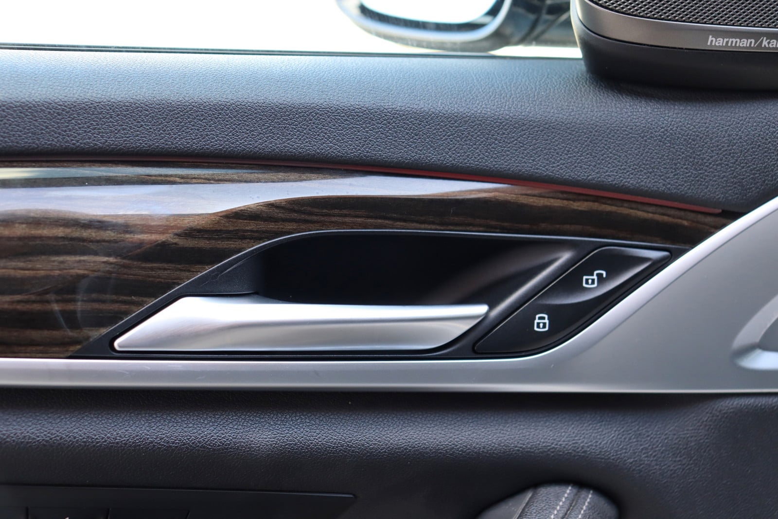 2021 BMW 5 Series 530i - Photo 24