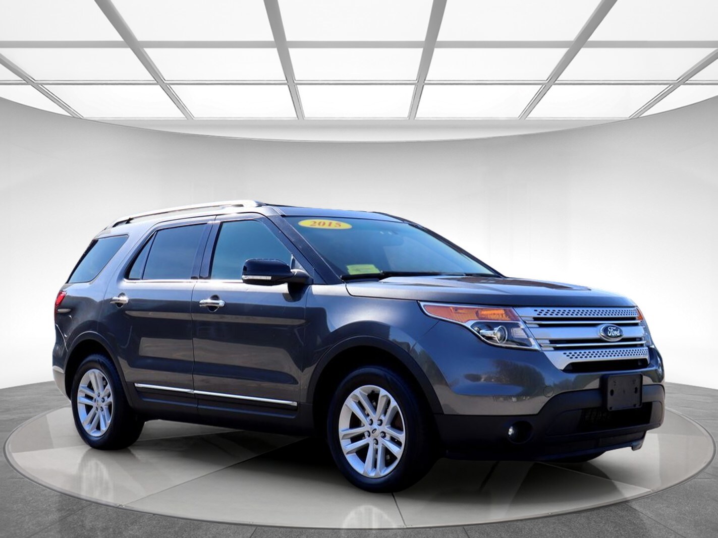 2015 Ford Explorer XLT photo 3