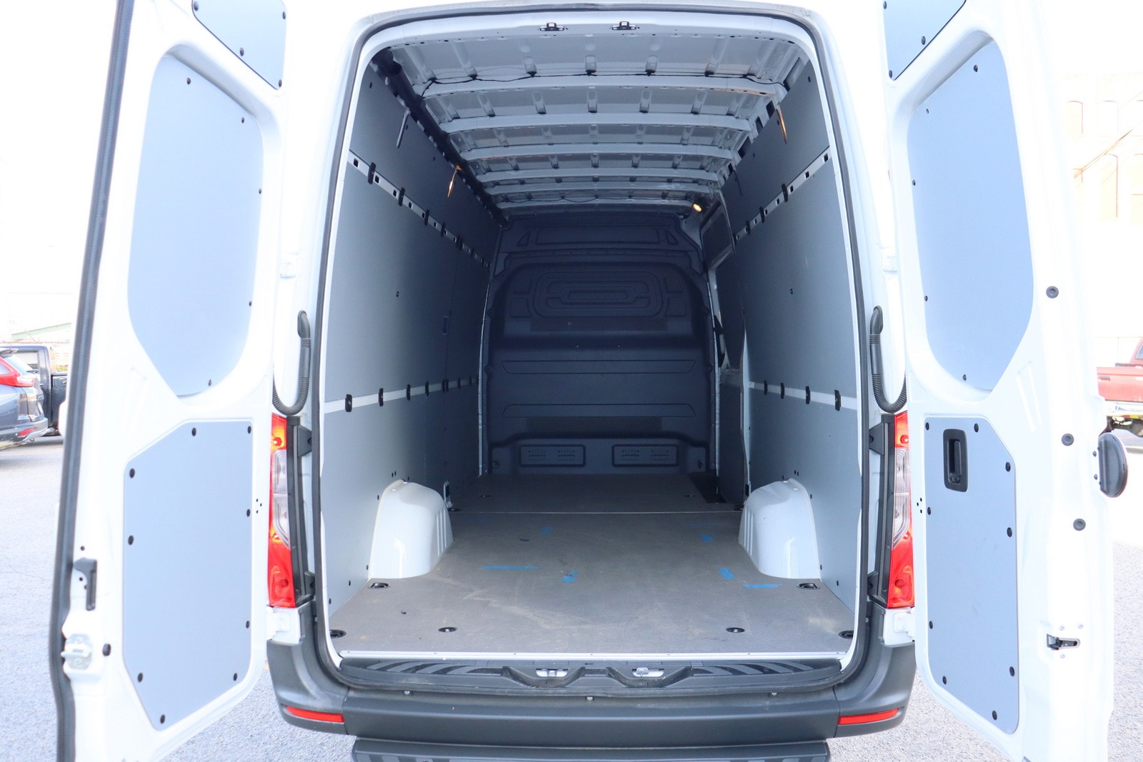 2024 Mercedes-Benz eSprinter Cargo Van Base - Photo 40
