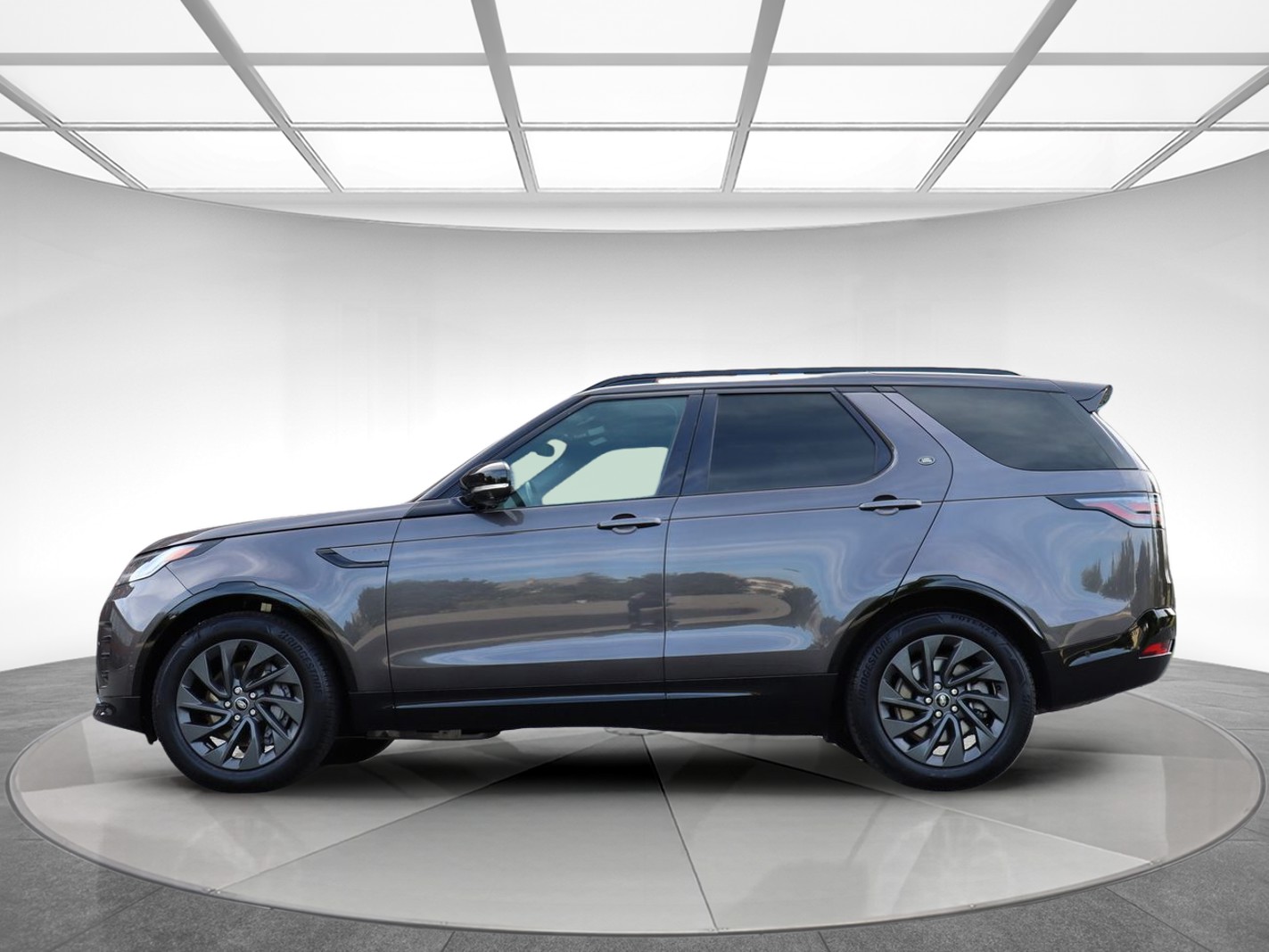 Used 2023 Land Rover Discovery P300 S R-Dynamic SUV