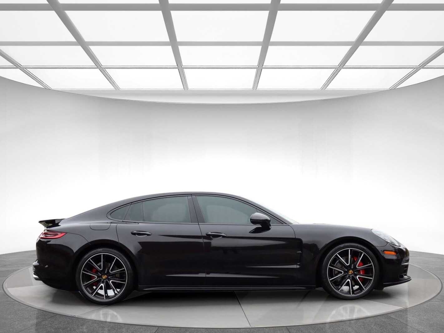 2018 Porsche Panamera Base 4 photo 4