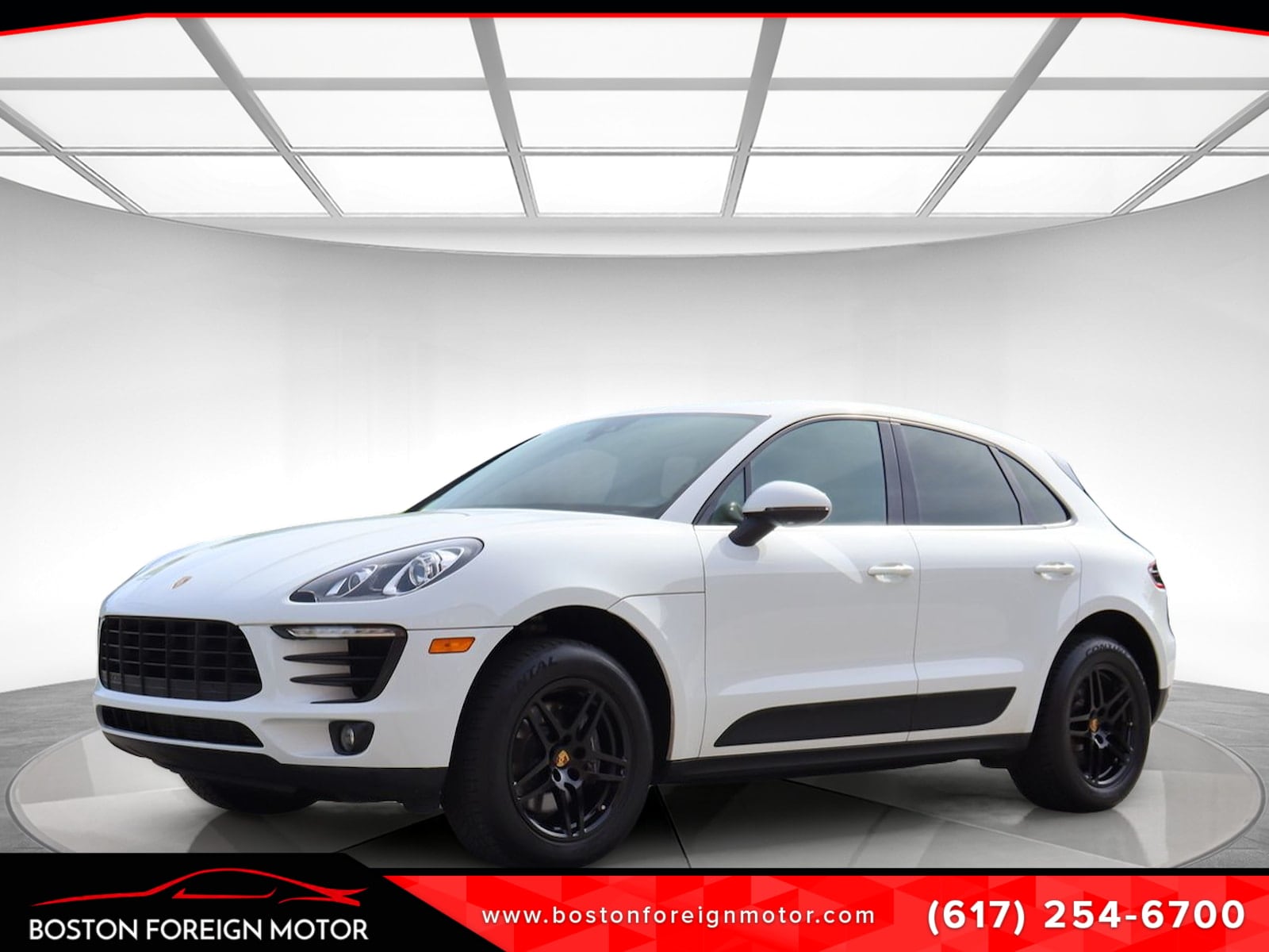 2018 Porsche Macan Sport Edition's photo