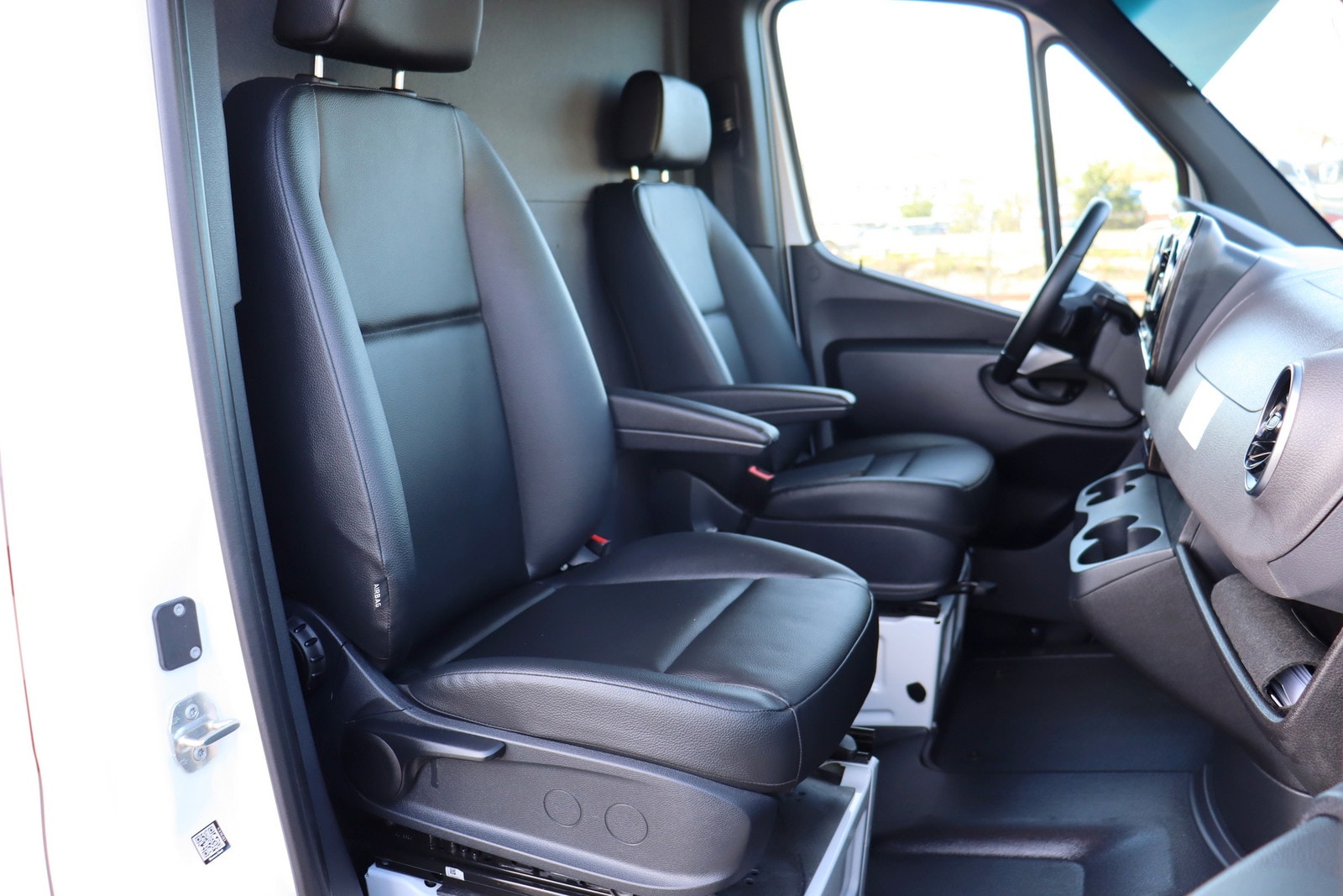 2024 Mercedes-Benz eSprinter Cargo Van Base - Photo 13