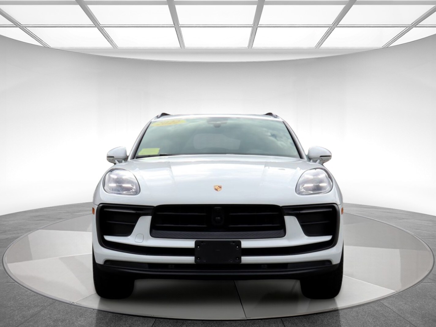 2022 Porsche Macan photo 2