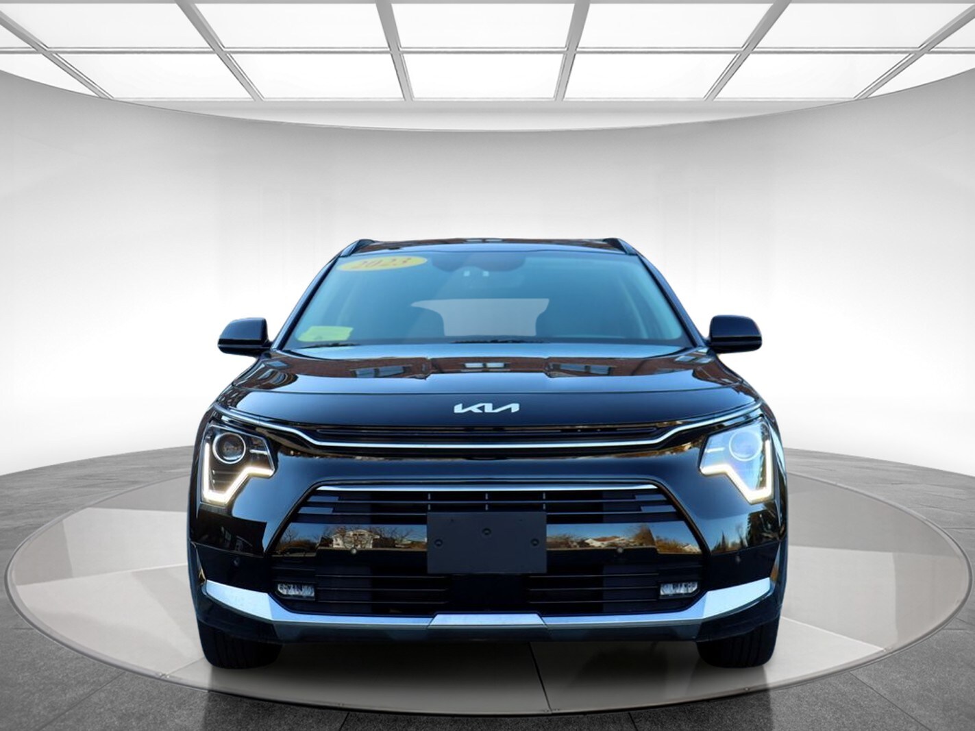 2023 Kia Niro SX photo 2