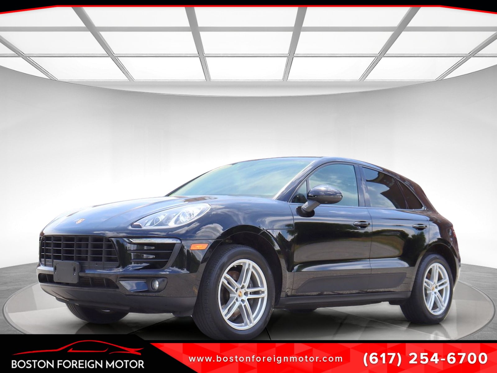2017 Porsche Macan -'s photo