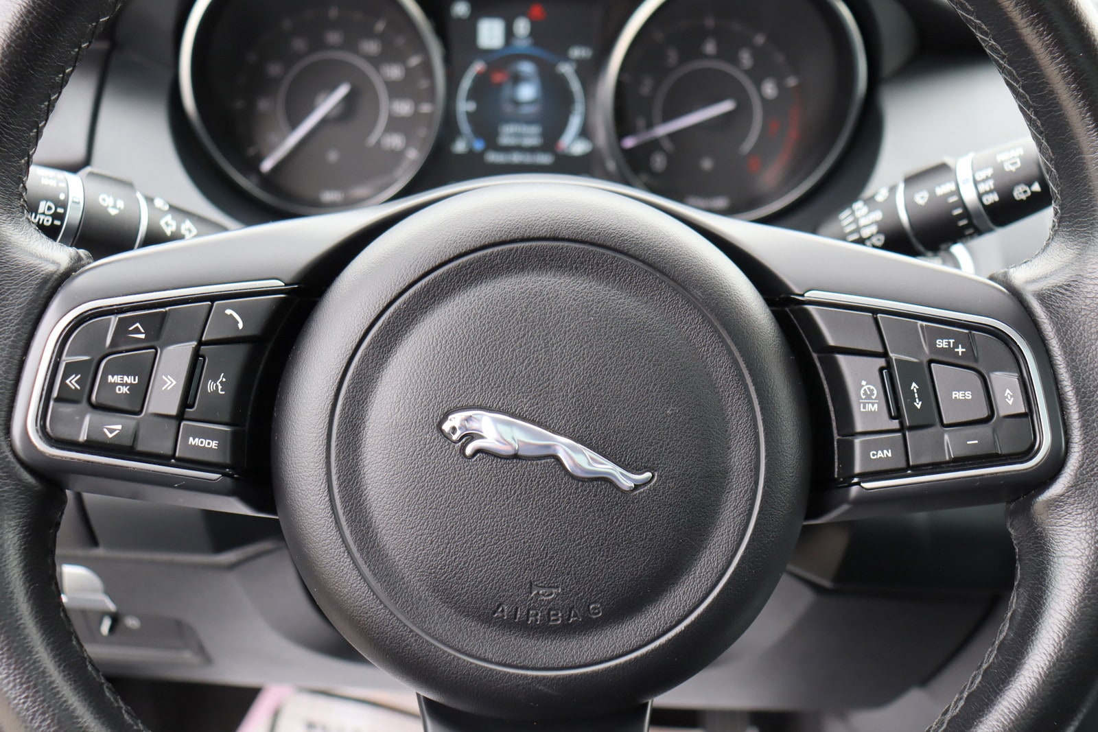 2019 Jaguar E-PACE S - Photo 28