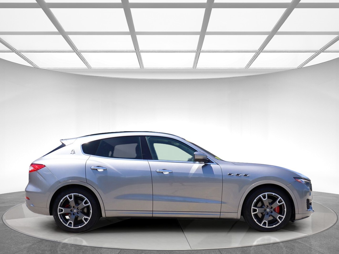 2017 Maserati Levante Base photo 4