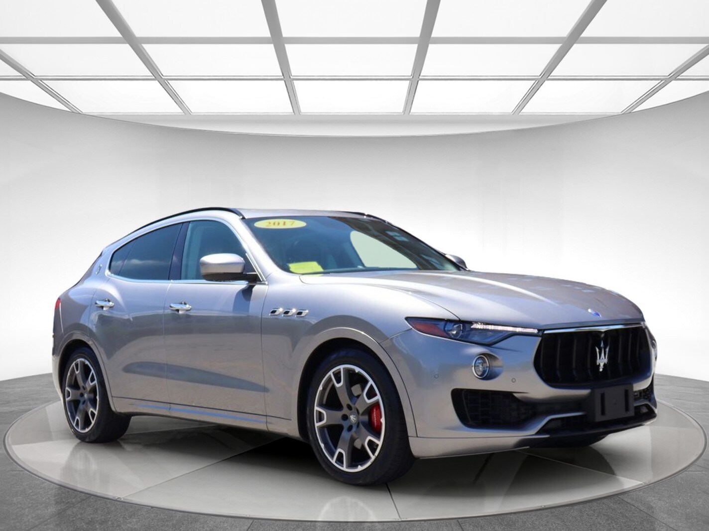2017 Maserati Levante Base photo 3