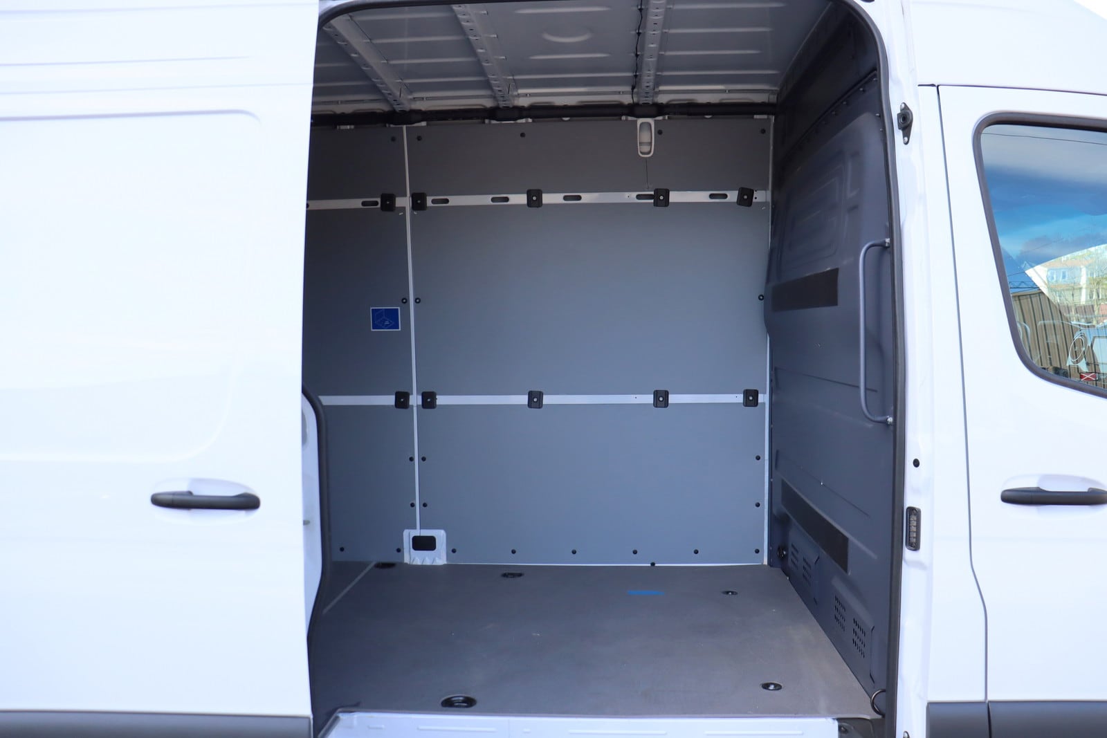 2024 Mercedes-Benz eSprinter Cargo Van Base - Photo 45