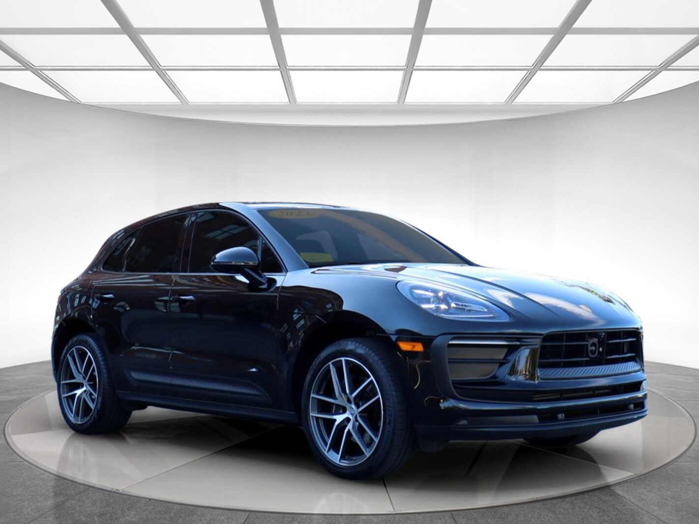 2023 Porsche Macan T photo 3