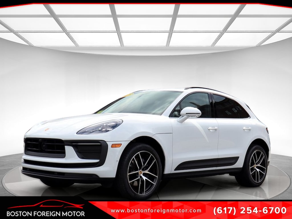 Used 2023 Porsche Macan awd SUV