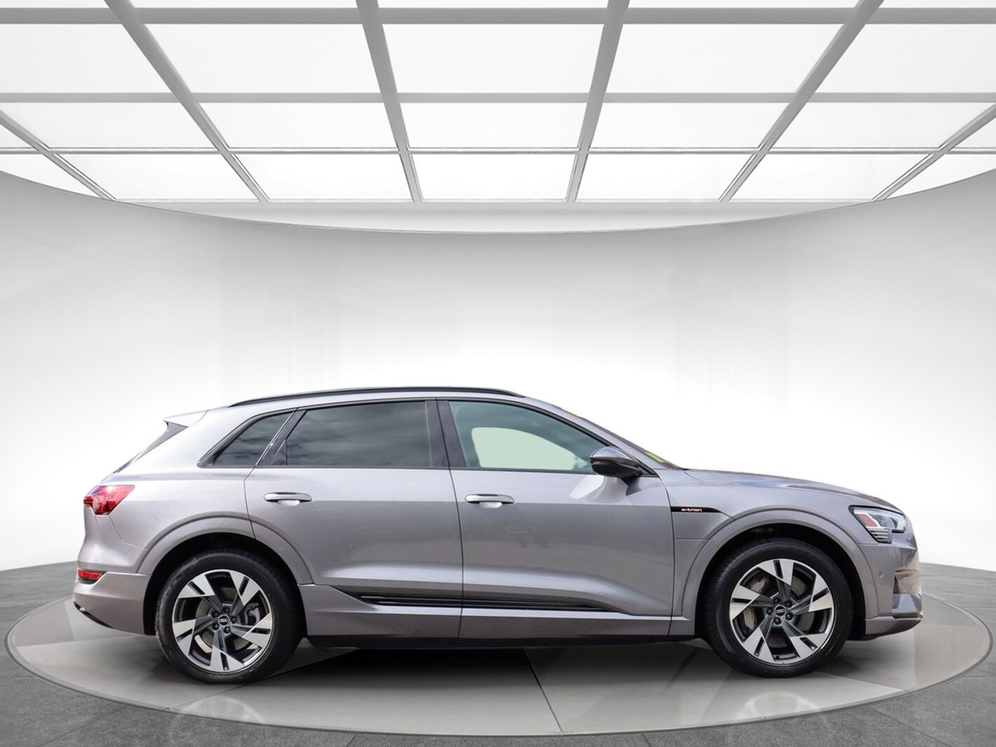 2021 Audi e-tron Premium photo 4